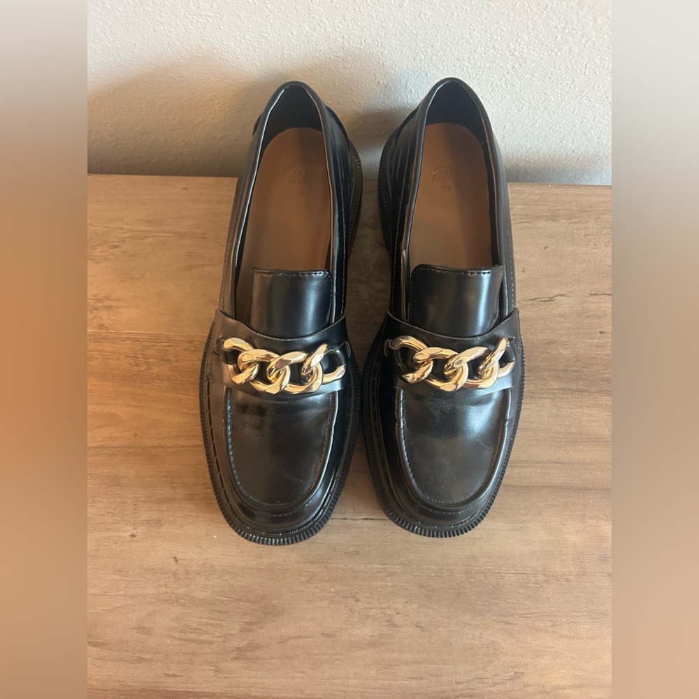 H&M size 7.5 (38) women’s black faux leather gold chain chunky loafers